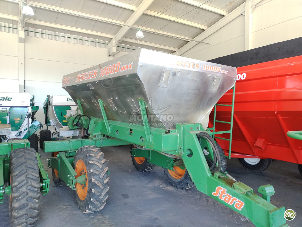 IMPLEMENTOS AGRICOLAS DISTRIBUIDOR CALCÁRIO 10000 Kg Montano Máquinas Agrícolas LAGOA VERMELHA RIO GRANDE DO SUL RS